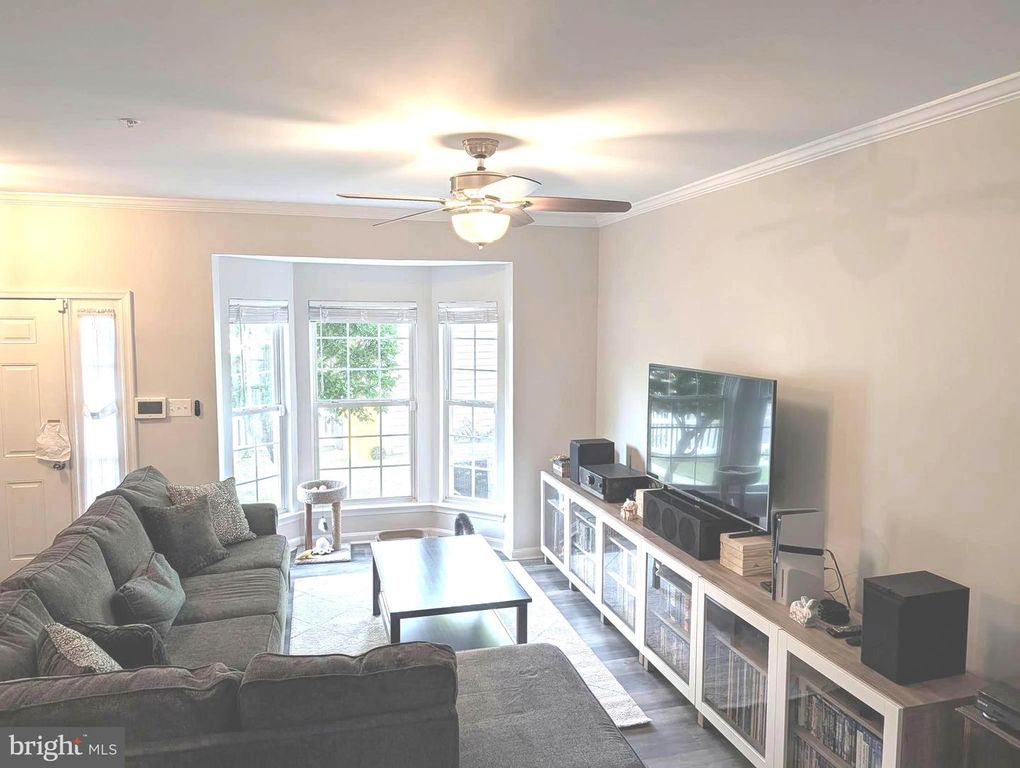 Image 3 of property listing at 2008 RIPLEY POINT CT, Odenton, MD 21113