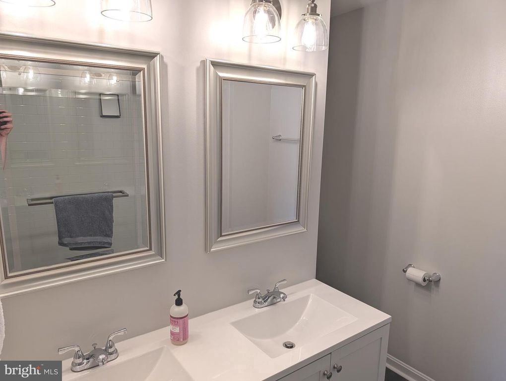 Image 33 of property listing at 2008 RIPLEY POINT CT, Odenton, MD 21113