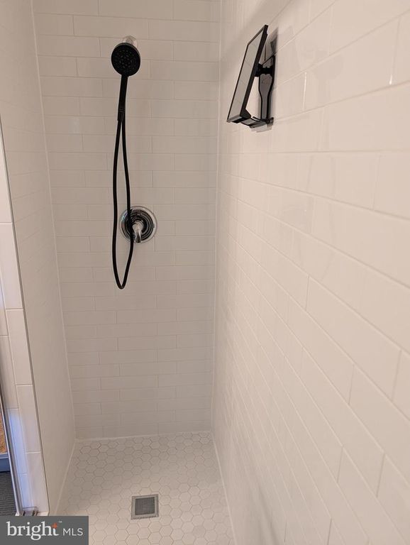 Image 36 of property listing at 2008 RIPLEY POINT CT, Odenton, MD 21113