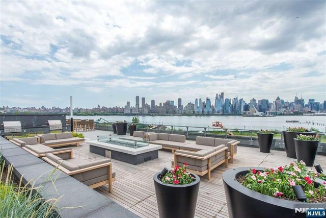9 Ave At Port Imperial 513, West New York, NJ 07093