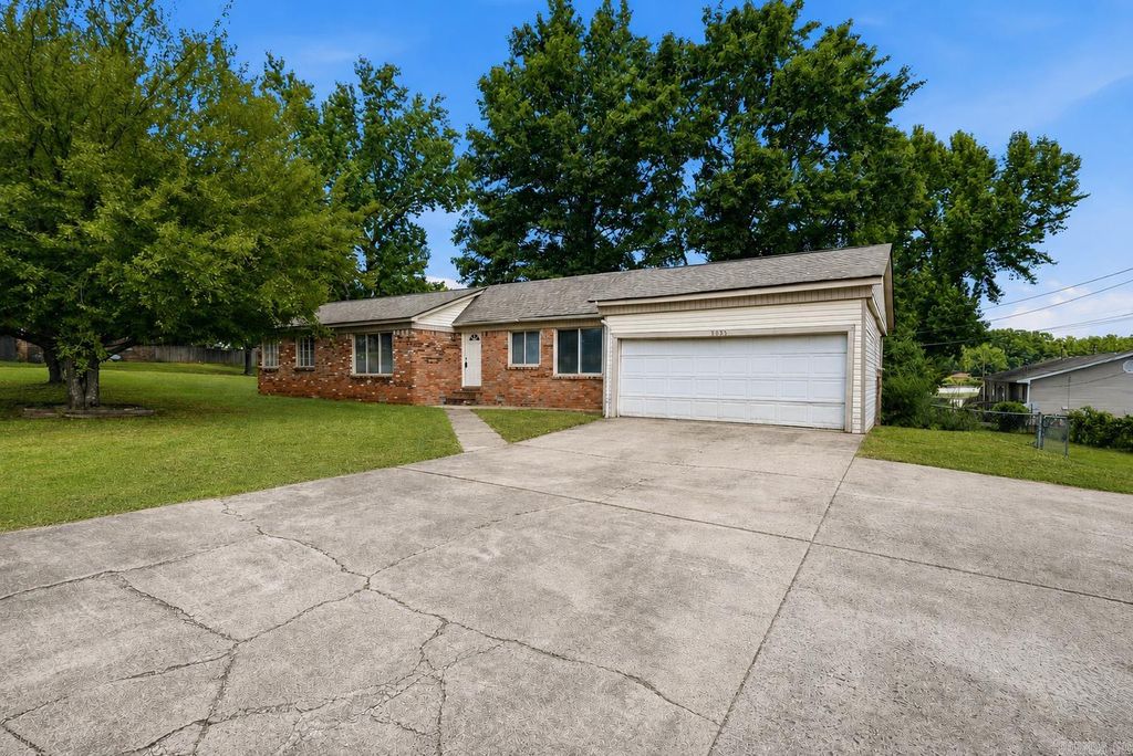 1303 Overview Drive, Jacksonville, AR 72076