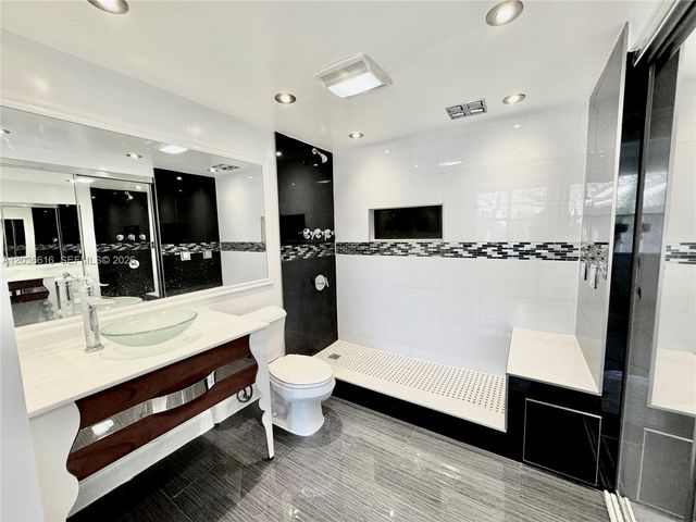 4581 W Mcnab Road 12, Pompano Beach, FL 33069