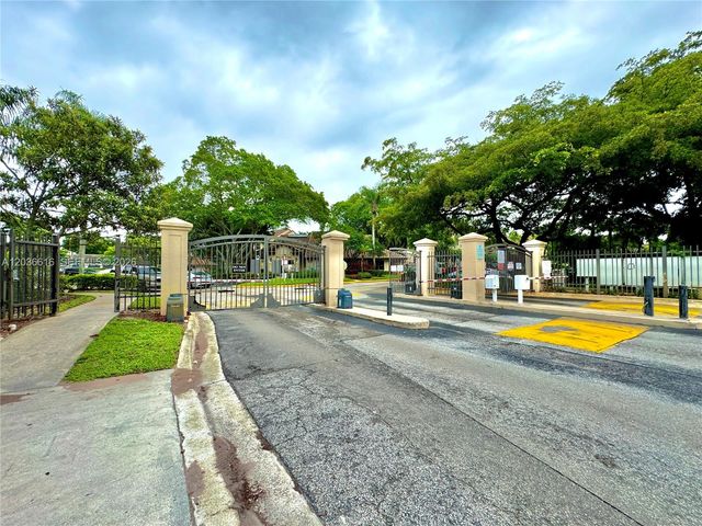 4581 W Mcnab Road 12, Pompano Beach, FL 33069