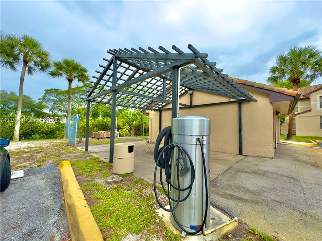 4581 W Mcnab Road 12, Pompano Beach, FL 33069