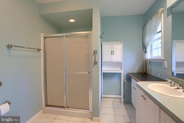 28 LONGWOOD DRIVE, Mechanicsburg, PA 17050