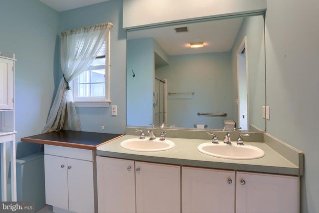 28 LONGWOOD DRIVE, Mechanicsburg, PA 17050