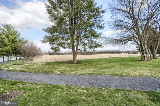 28 LONGWOOD DRIVE, Mechanicsburg, PA 17050