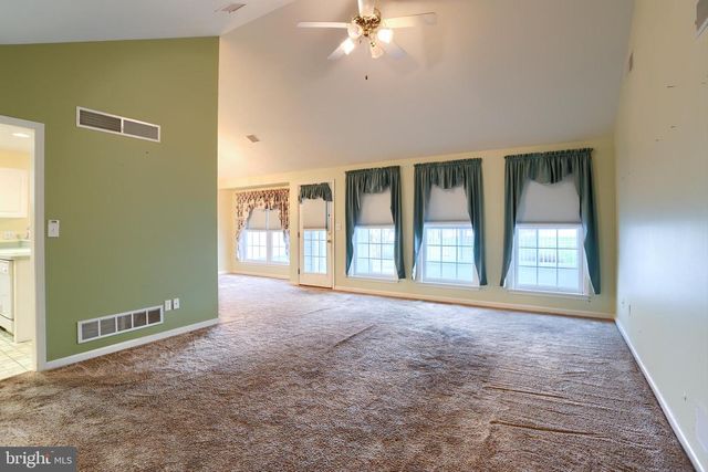 28 LONGWOOD DRIVE, Mechanicsburg, PA 17050