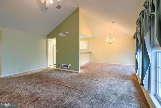 28 LONGWOOD DRIVE, Mechanicsburg, PA 17050