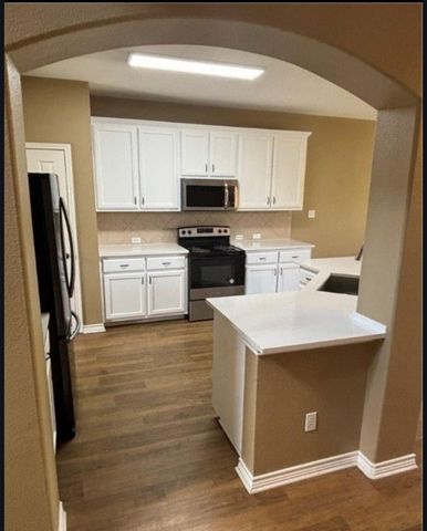 322 Lone Star BLVD, Hutto, TX 78634