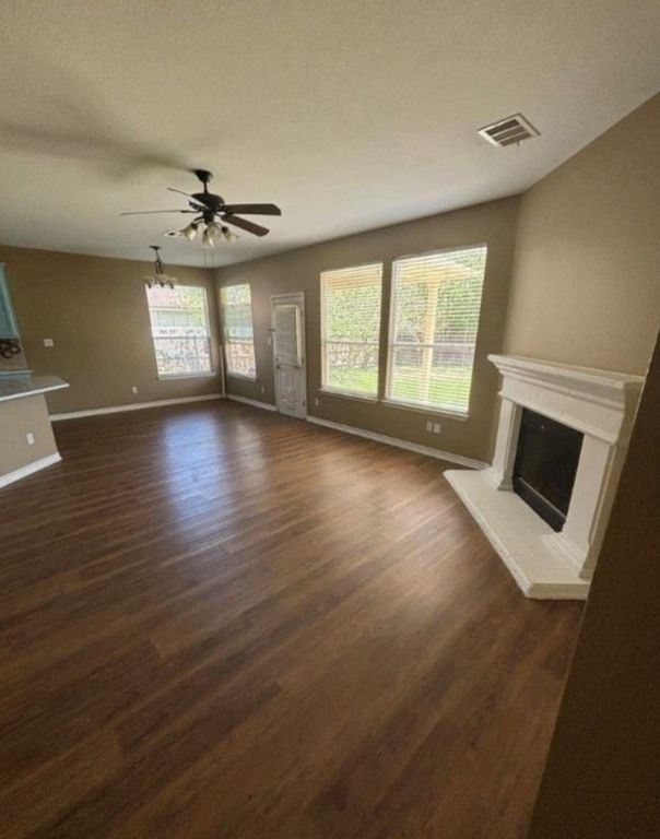 322 Lone Star BLVD, Hutto, TX 78634