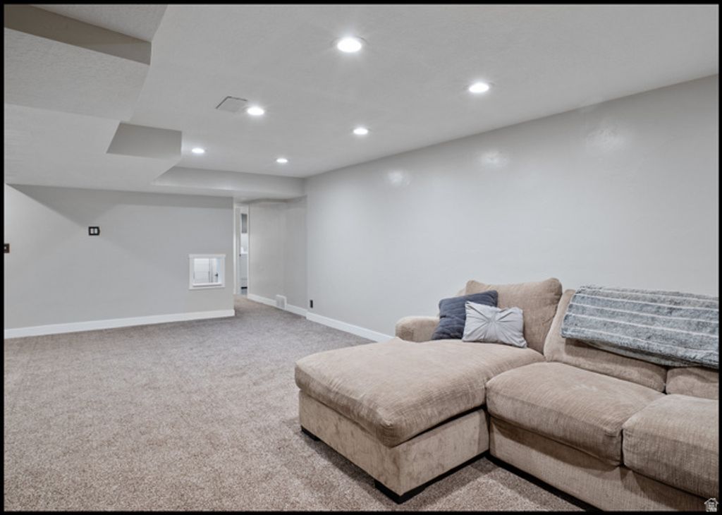 Image 15 of property listing at 1467 BROWN LN, Farmington, UT 84025