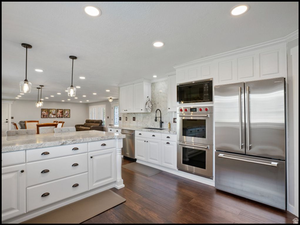 Image 4 of property listing at 1467 BROWN LN, Farmington, UT 84025