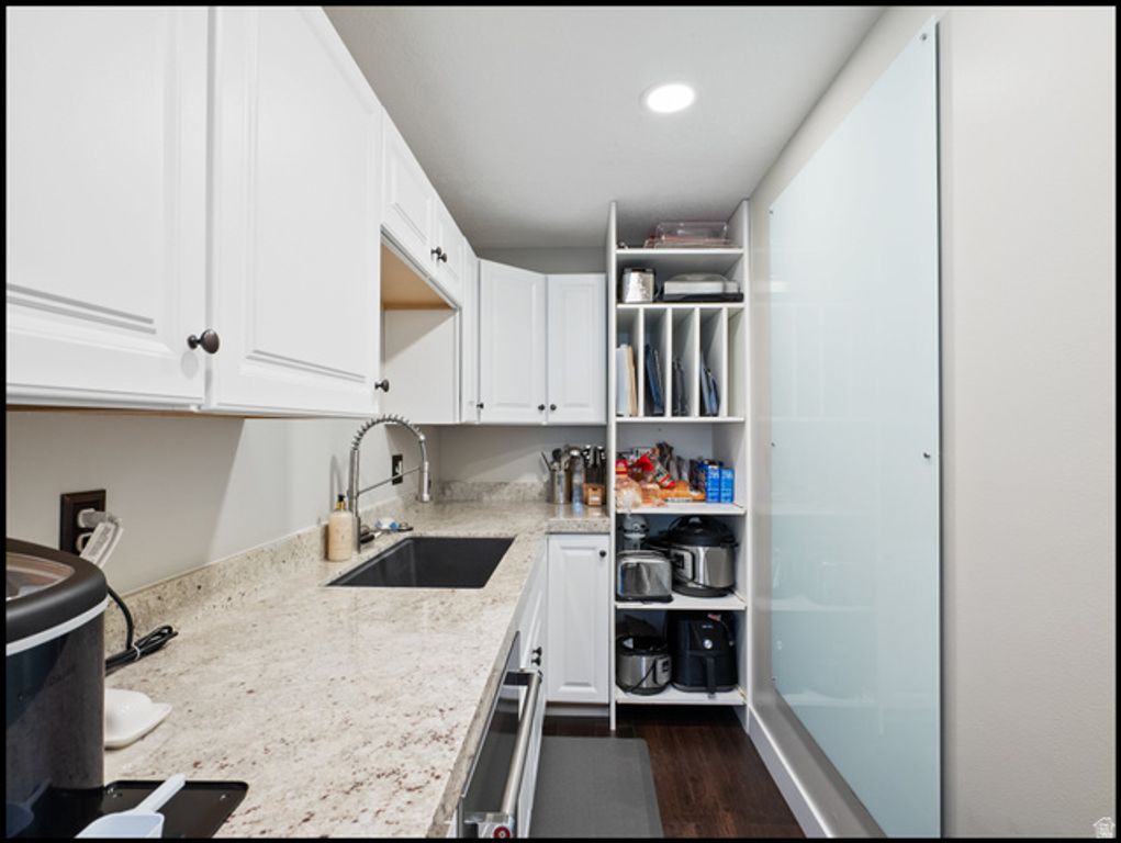 Image 6 of property listing at 1467 BROWN LN, Farmington, UT 84025