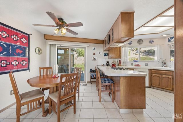25981 Bear Valley Road, Tehachapi, CA 93561