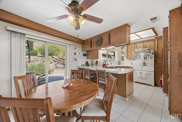 25981 Bear Valley Road, Tehachapi, CA 93561