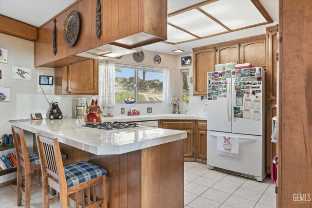 25981 Bear Valley Road, Tehachapi, CA 93561