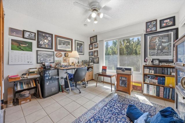 25981 Bear Valley Road, Tehachapi, CA 93561