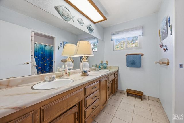 25981 Bear Valley Road, Tehachapi, CA 93561