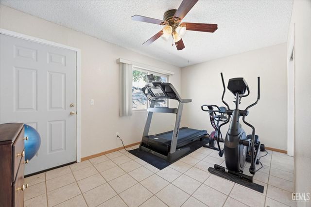 25981 Bear Valley Road, Tehachapi, CA 93561