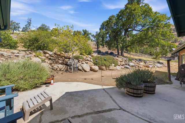 25981 Bear Valley Road, Tehachapi, CA 93561