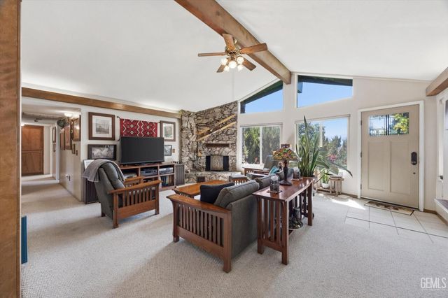 25981 Bear Valley Road, Tehachapi, CA 93561