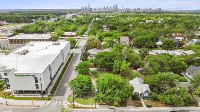 945 E 51st ST, Austin, TX 78751