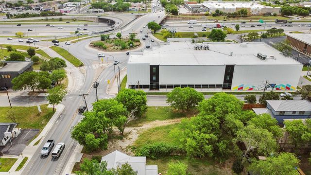 945 E 51st ST, Austin, TX 78751