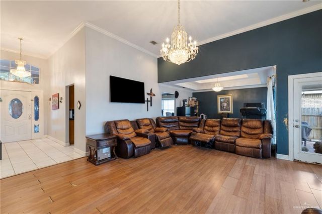 424 E Redbud Avenue, Mcallen, TX 78504