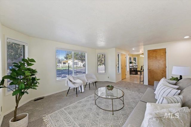 8372 W Willowcourt Drive, Garden City, ID 83714