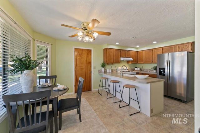 8372 W Willowcourt Drive, Garden City, ID 83714