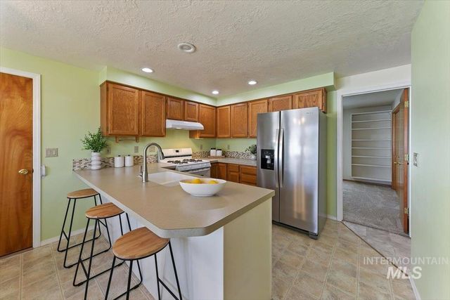 8372 W Willowcourt Drive, Garden City, ID 83714
