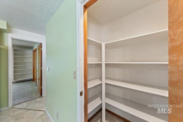 8372 W Willowcourt Drive, Garden City, ID 83714