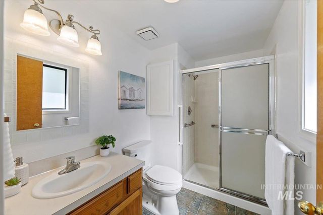 8372 W Willowcourt Drive, Garden City, ID 83714