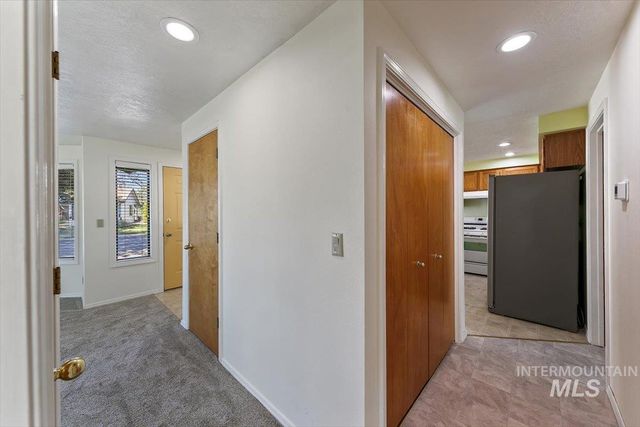 8372 W Willowcourt Drive, Garden City, ID 83714