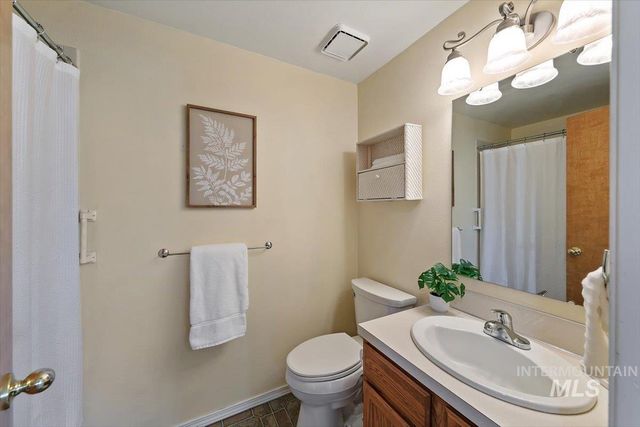 8372 W Willowcourt Drive, Garden City, ID 83714
