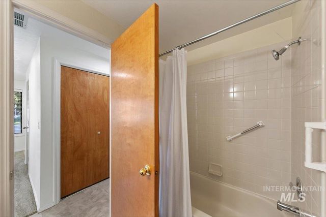 8372 W Willowcourt Drive, Garden City, ID 83714