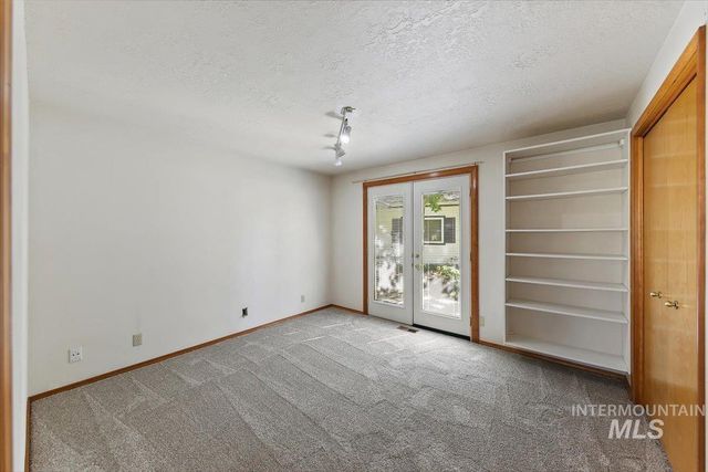 8372 W Willowcourt Drive, Garden City, ID 83714