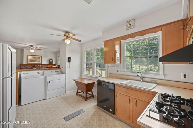 10 Washingtons Advance, Manalapan, NJ 07726