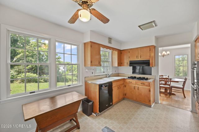 10 Washingtons Advance, Manalapan, NJ 07726