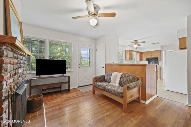 10 Washingtons Advance, Manalapan, NJ 07726