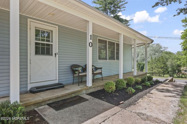 10 Washingtons Advance, Manalapan, NJ 07726