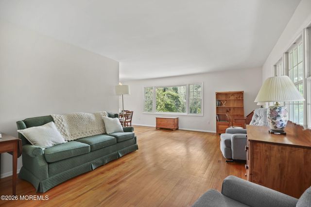 10 Washingtons Advance, Manalapan, NJ 07726
