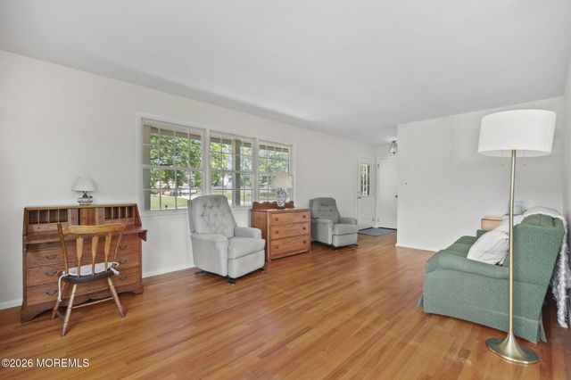 10 Washingtons Advance, Manalapan, NJ 07726