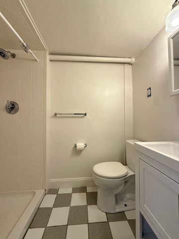 1683 Beacon St. B, Brookline, MA 02445