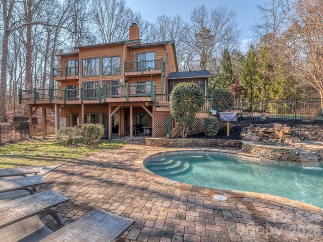 8723 Crestview Drive, Waxhaw, NC 28173