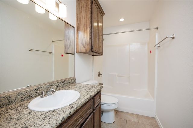 3829 Holland Dr, Corpus Christi, TX 78418