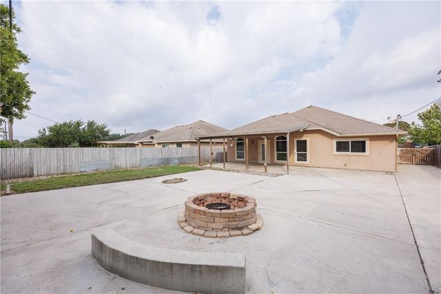 3829 Holland Dr, Corpus Christi, TX 78418