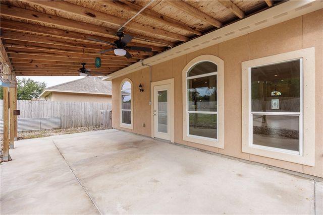 3829 Holland Dr, Corpus Christi, TX 78418