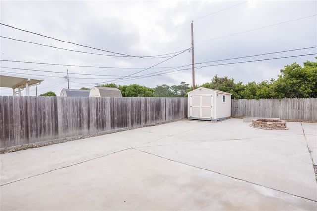 3829 Holland Dr, Corpus Christi, TX 78418
